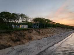 Wander East Hampton Waterfront - Image 2