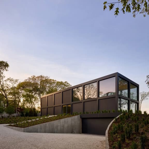 Wander East Hampton Waterfront - Image 1